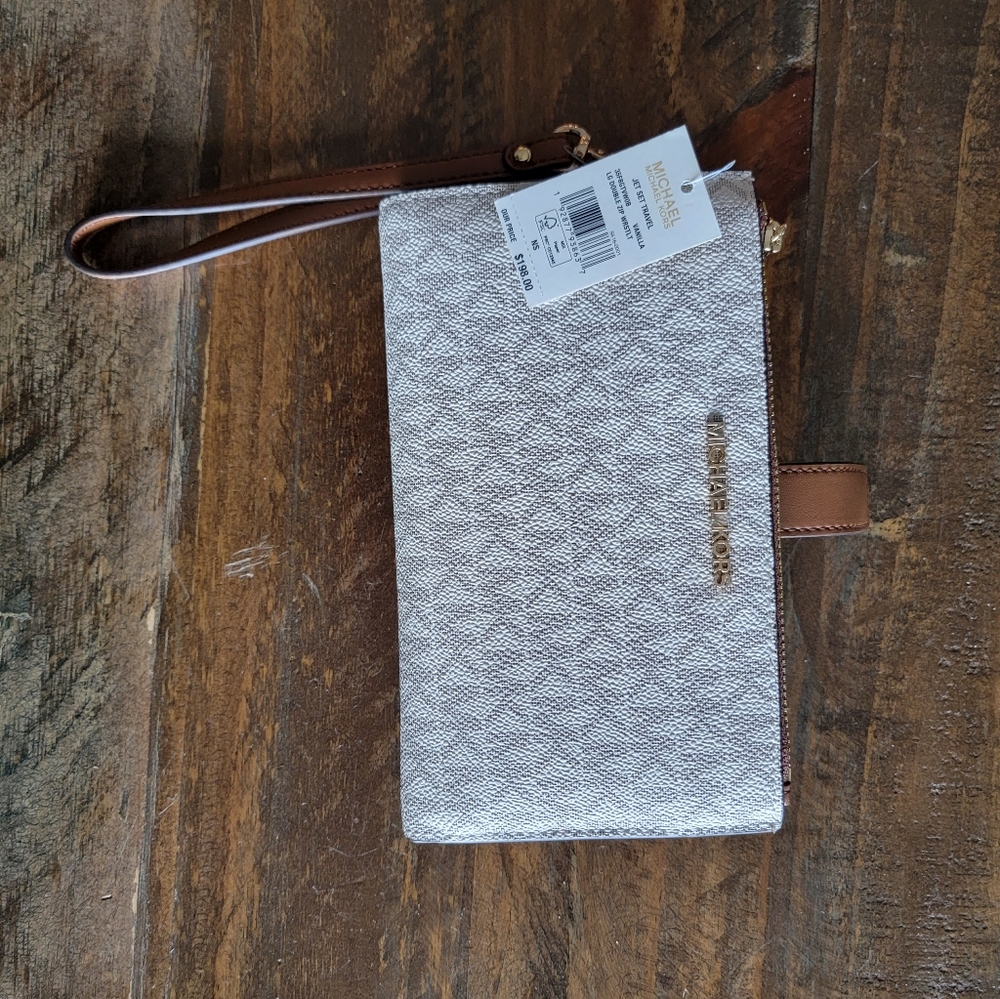 💥NEW! Michael Kors Wristlet - Picture 9 of 10